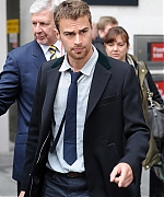 Filename=theojamesweb235.jpg
Filesize=478KiB
Dimensions=891x1300
Date added=Aug 17, 2020 theojamesweb235.jpg