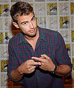 theojamesweb0257.jpg