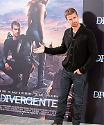 Filename=theojamesweb2192.jpg
Filesize=626KiB
Dimensions=955x1400
Date added=Aug 15, 2020 theojamesweb2192.jpg